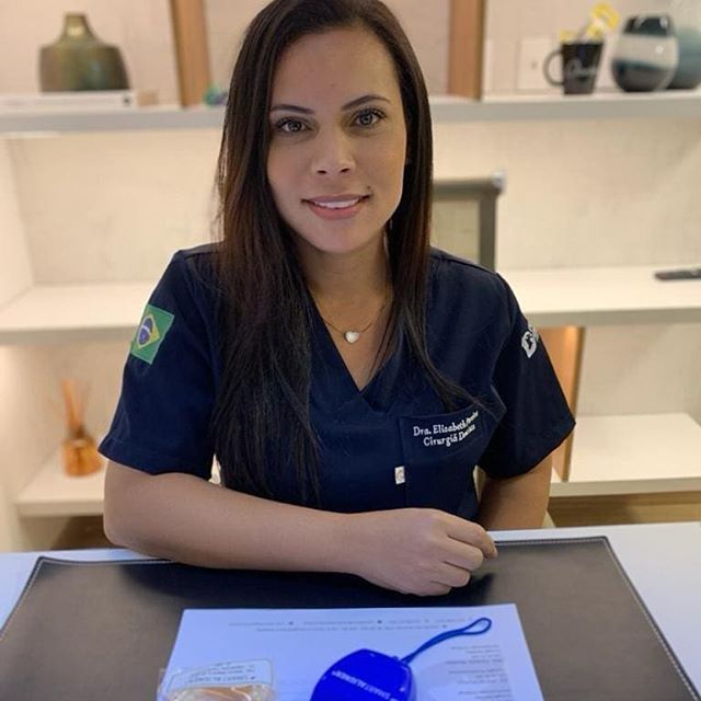Retrato de Dra. Elizabeth Avelino
